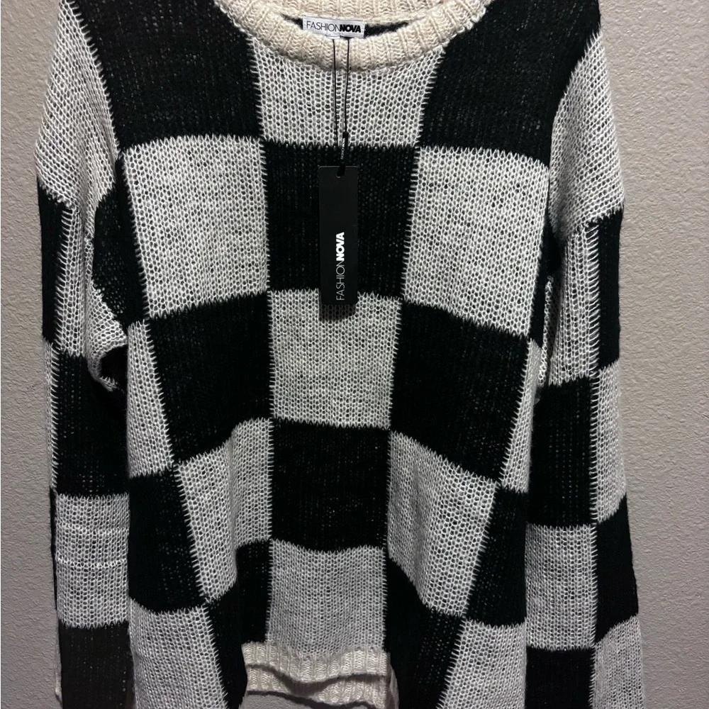⭐️Fashion Nova Black and White Checkered Sweater M - Picture 2 of 3